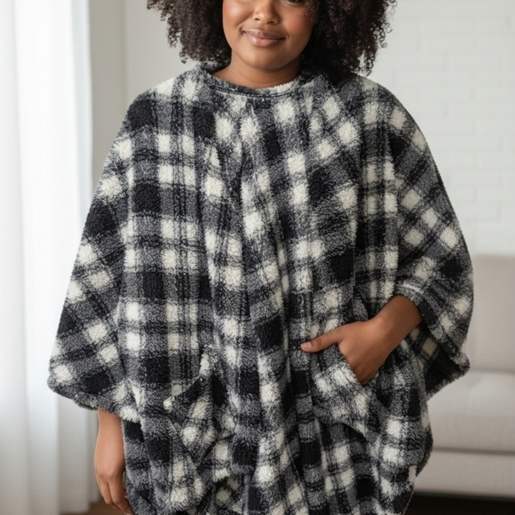 White River Other - White River Black and White Plaid Personal Throw Blanket With Pockets Cozy